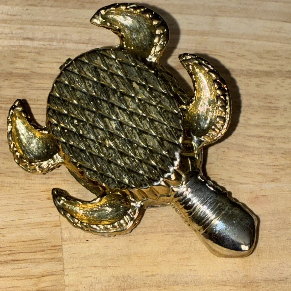 Brass Sea Turtle Trinket Box with Rhinestones Magnet Closure - Picture 9 of 12